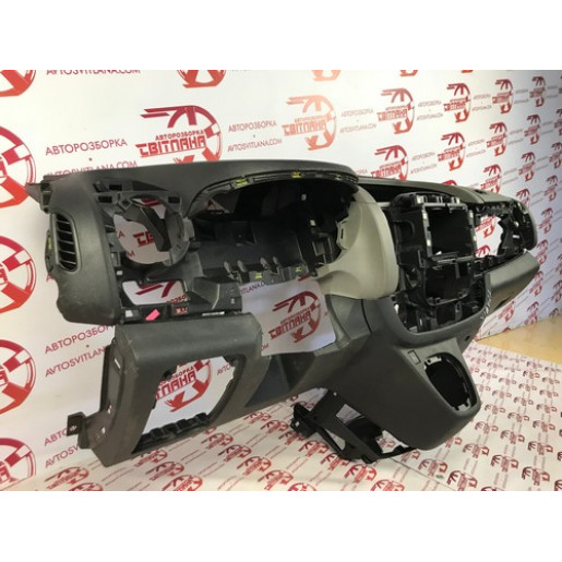 Торпедо Renault Trafic III 2014-2021 681004777R